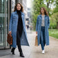 🧥  Długa kurtka dżinsowa – zapięta dla elegancji, rozpięta dla stylu. Idealna na wiosnę i jesień 💙
